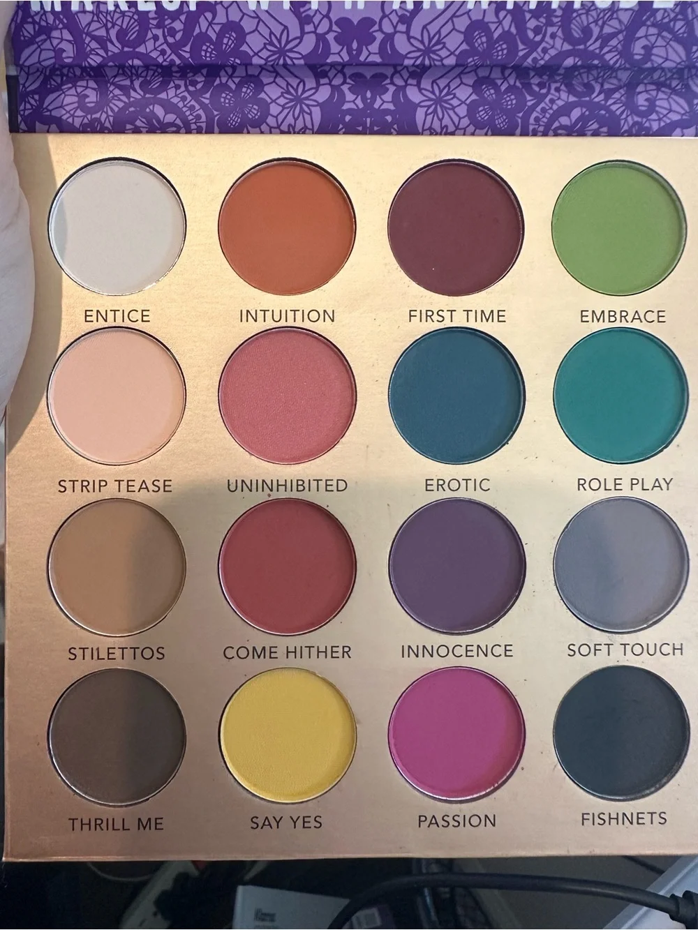 Colorful Eyeshadow Palette – Assorted Shades